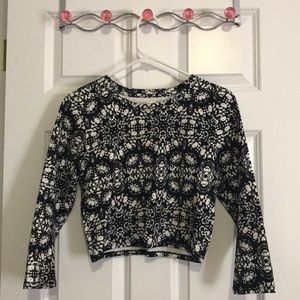 B&W LONG SLEEVED CROP TOP (ABERCROMBIE & FITCH)